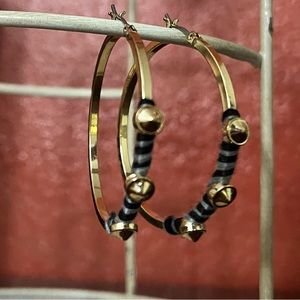 BLACK AND WHITE THREAD WRAPPED GOLD HOOP EARRINGS